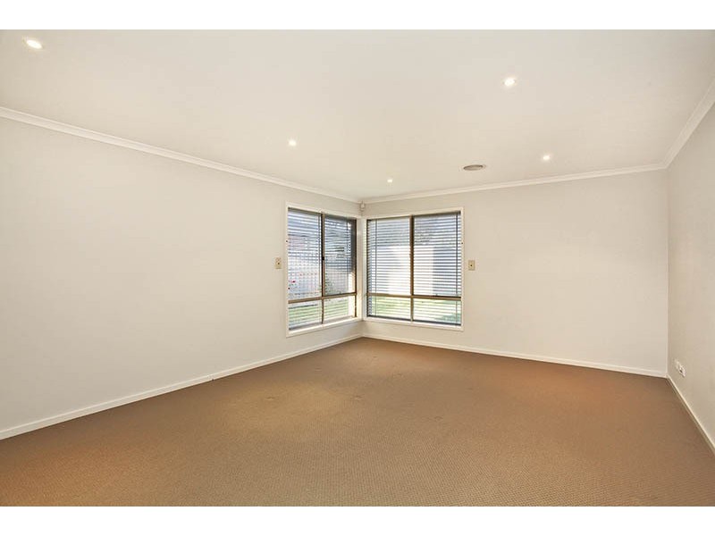 10 Silver Oak Street, Keysborough VIC 3173