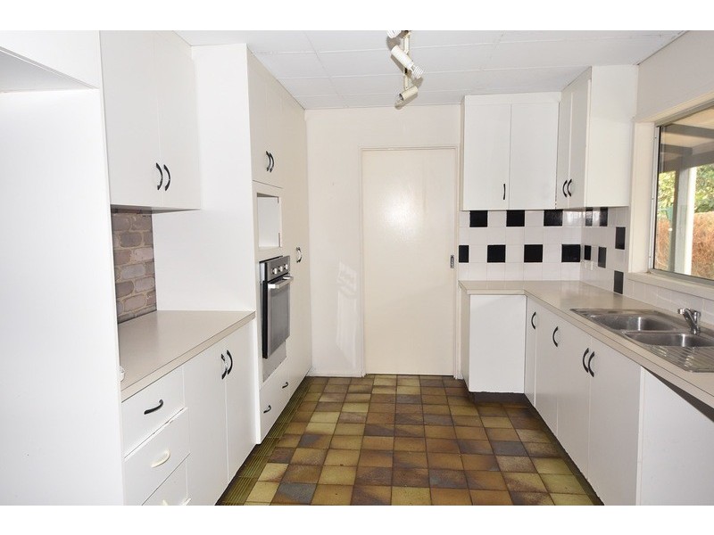 1 Hargreaves St, Andergrove QLD 4740