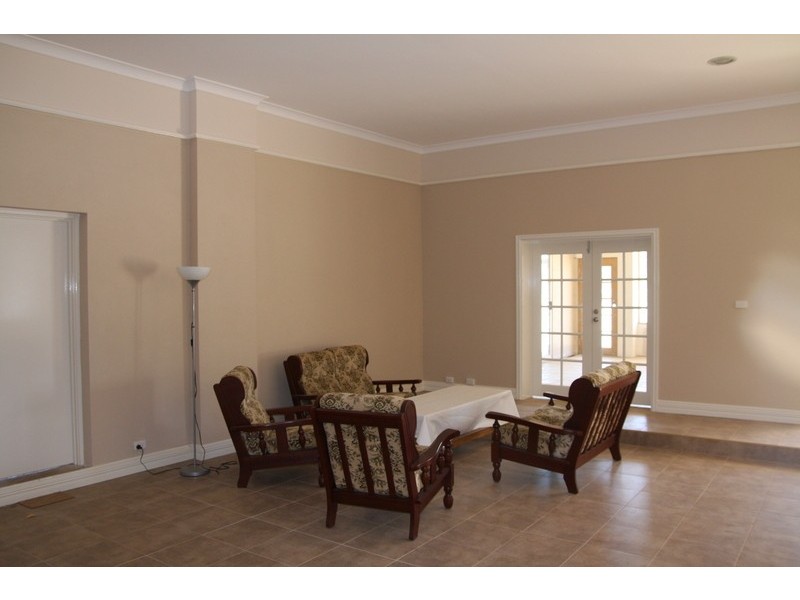 48 Massingham Street, Kellerberrin WA 6410