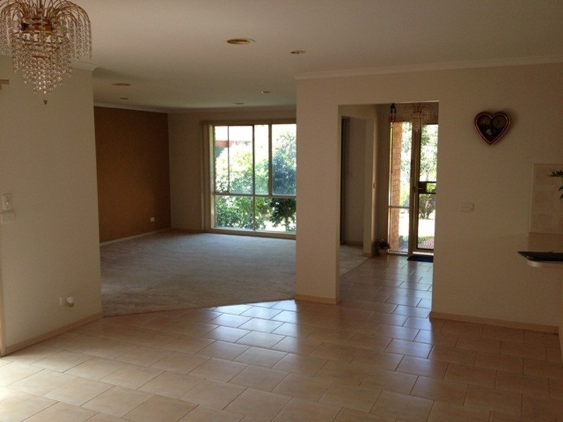 18 Bluegum Way, Hampton Park VIC 3976