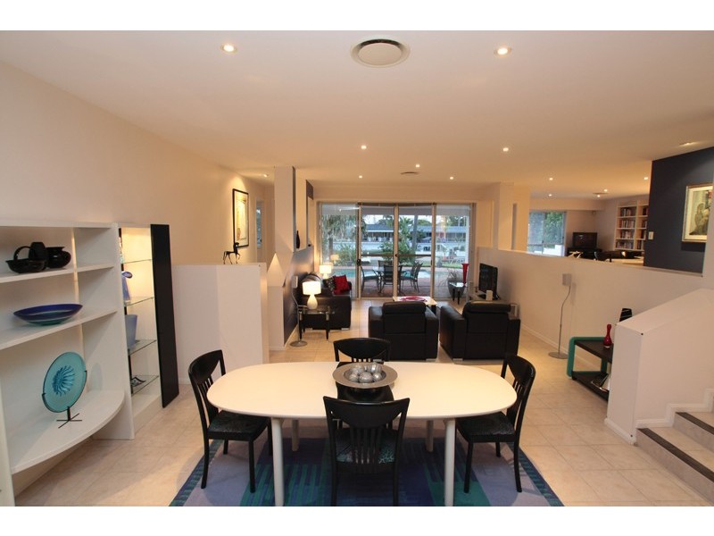 25 Rapallo Avenue, Isle Of Capri QLD 4217