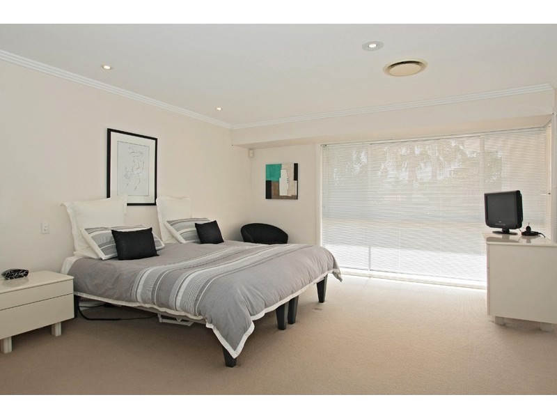 25 Rapallo Avenue, Isle Of Capri QLD 4217