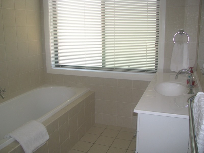 9 Teak Close, Forest Hill NSW 2651