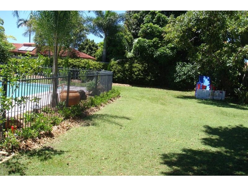 31 Rumrunner St, Mermaid Waters QLD 4218