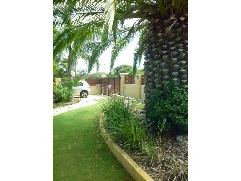 35 Harcourt Drive, Hillarys WA 6025