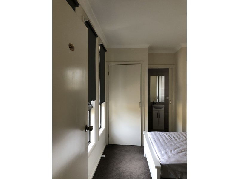 5 Beddoe Ave, Clayton VIC 3168