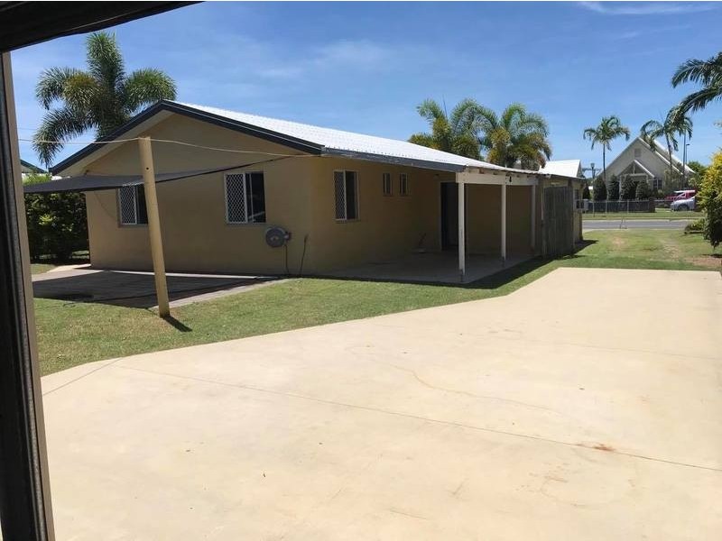 9 Celeber Drive, Beaconsfield QLD 4740
