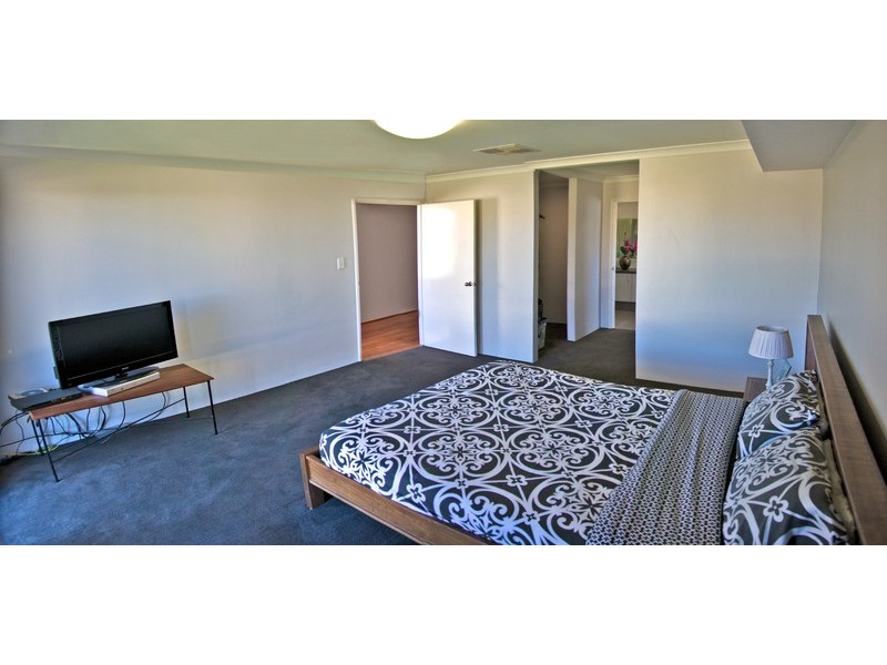 7 Varia Way, Halls Head WA 6210