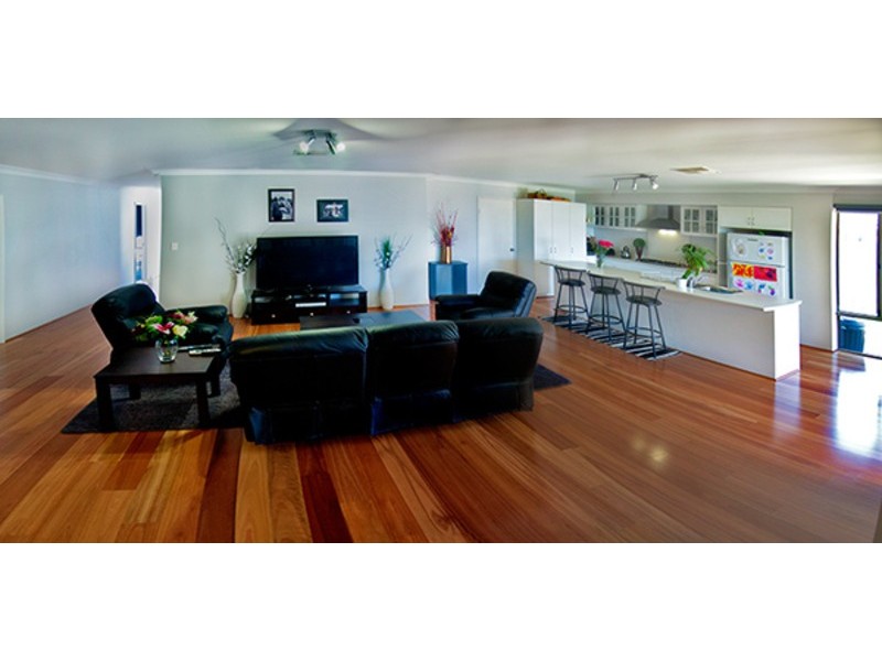 7 Varia Way, Halls Head WA 6210