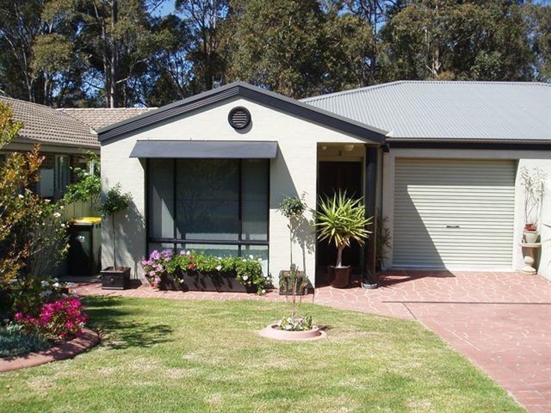 2/27 Explorers Way, Batemans Bay NSW 2536