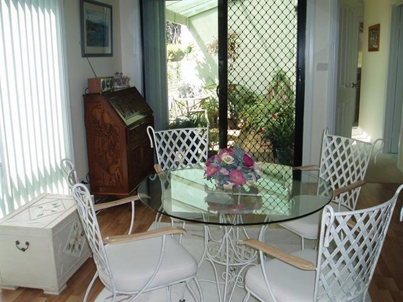 2/27 Explorers Way, Batemans Bay NSW 2536