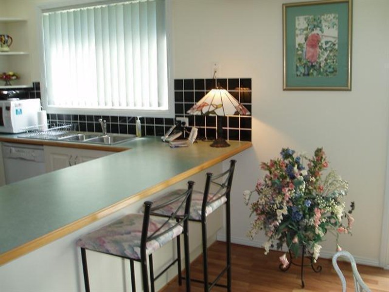 2/27 Explorers Way, Batemans Bay NSW 2536