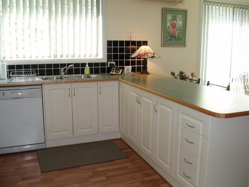 2/27 Explorers Way, Batemans Bay NSW 2536