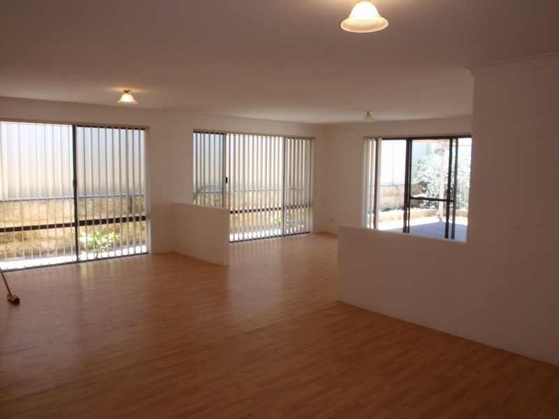 31 Kerkeri Heights, Lakelands WA 6180