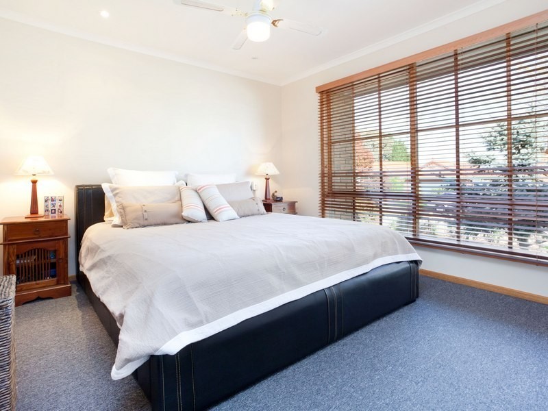 27 Parkside Crescent, Mornington VIC 3931