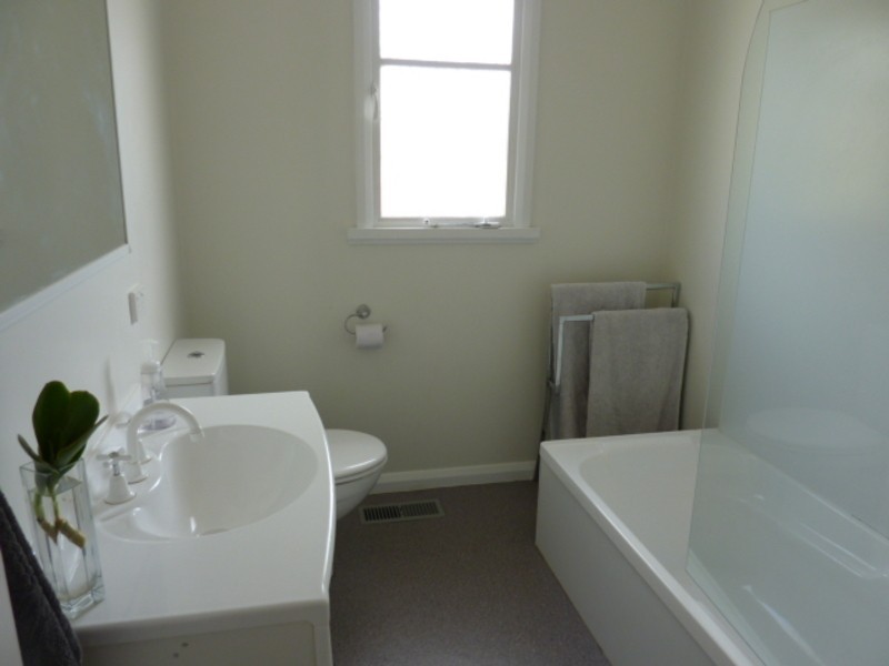 114 Gordons Hill Road, Lindisfarne TAS 7015