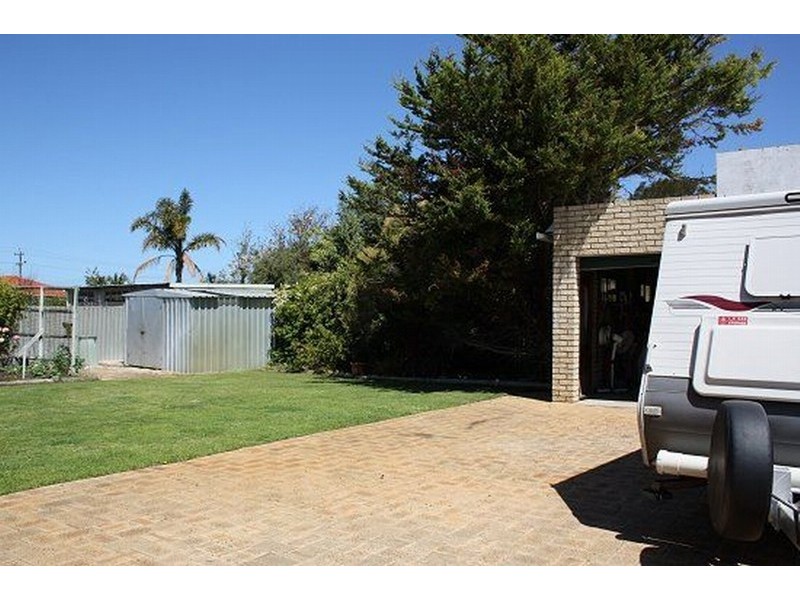 6 Fawdon Street, Safety Bay WA 6169