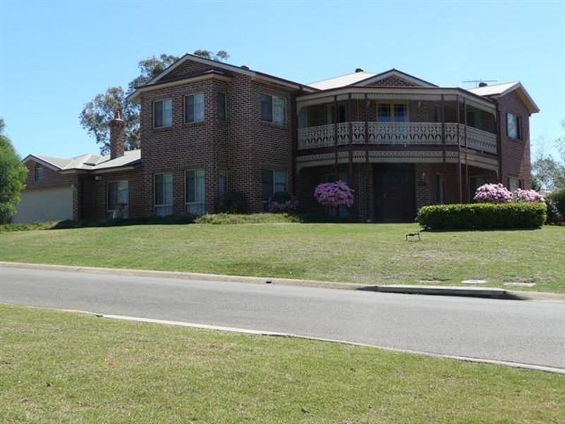 2 Honeyeater Crescent, Blaxland NSW 2774