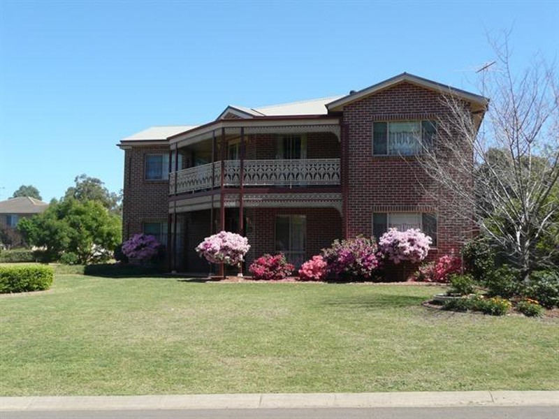 2 Honeyeater Crescent, Blaxland NSW 2774
