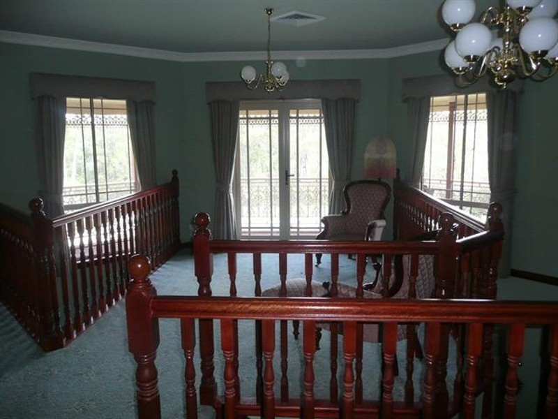 2 Honeyeater Crescent, Blaxland NSW 2774