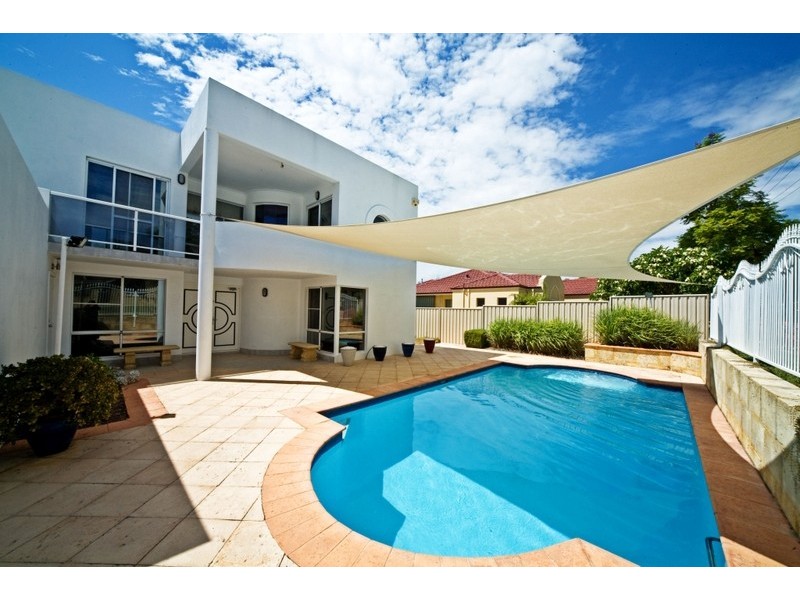 2b  Sulman Ave, Salter Point WA 6152