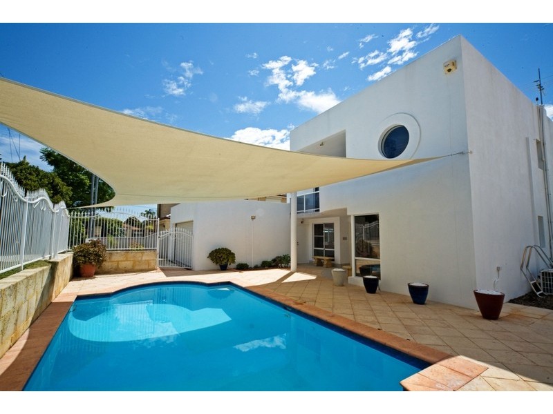 2b  Sulman Ave, Salter Point WA 6152