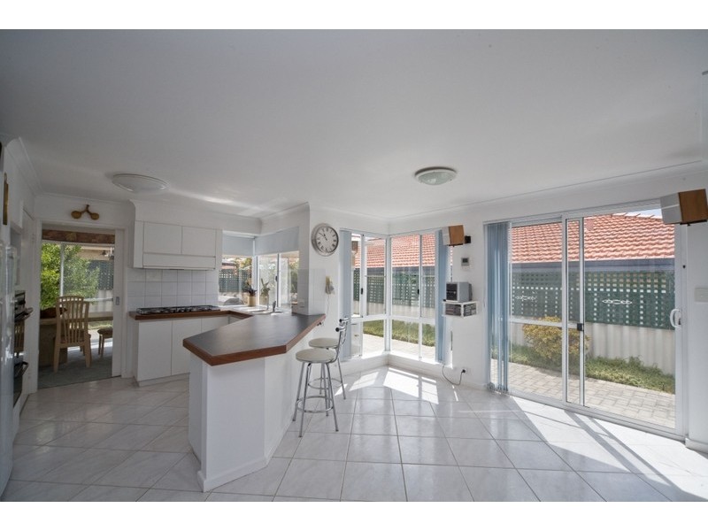 2b  Sulman Ave, Salter Point WA 6152