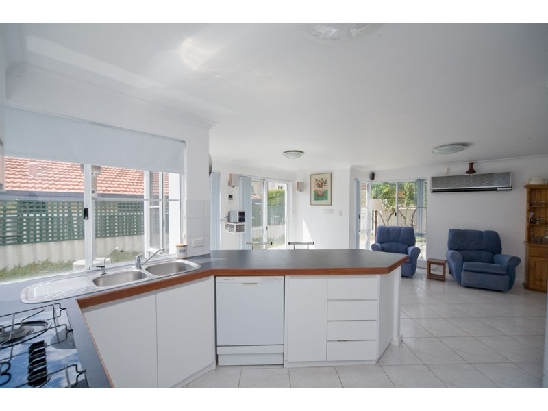 2b  Sulman Ave, Salter Point WA 6152