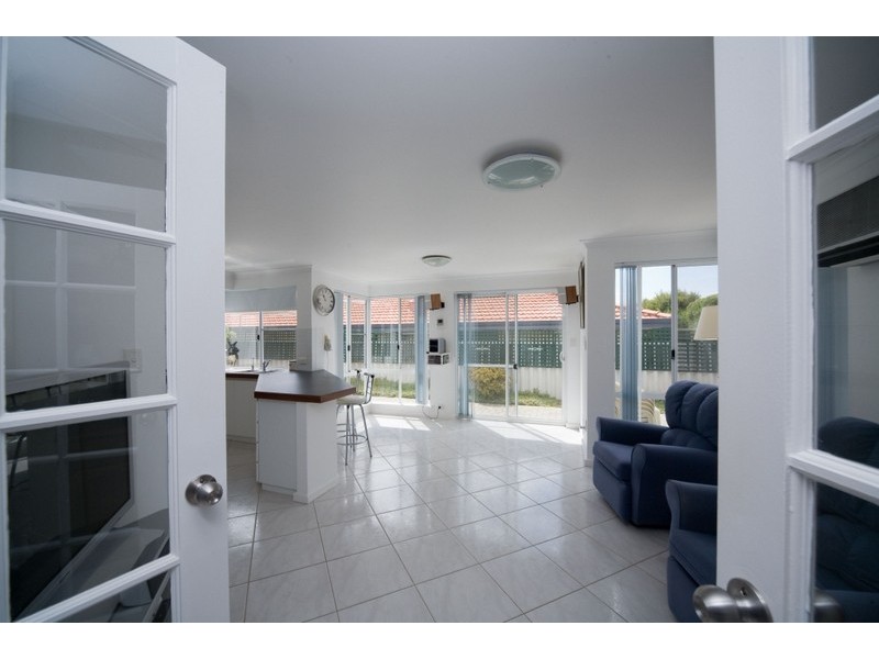 2b  Sulman Ave, Salter Point WA 6152