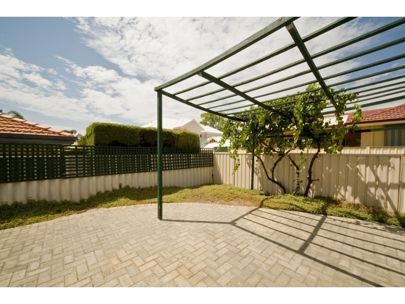 2b  Sulman Ave, Salter Point WA 6152