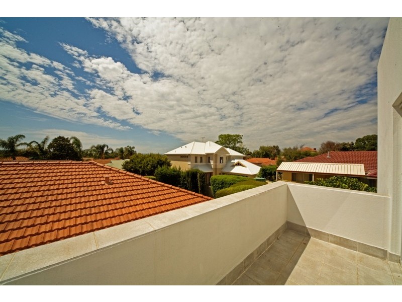 2b  Sulman Ave, Salter Point WA 6152