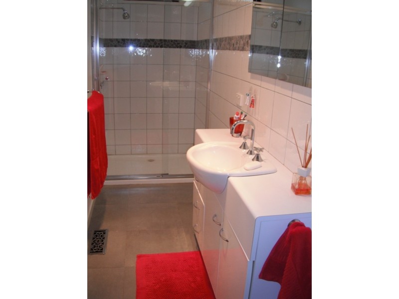 16 Longfellow Avenue, Mooroolbark VIC 3138