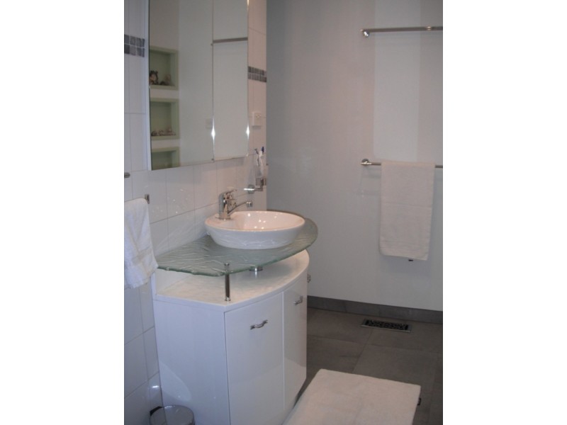 16 Longfellow Avenue, Mooroolbark VIC 3138