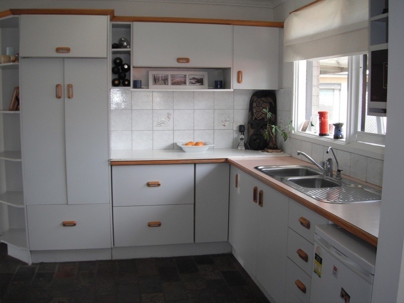 16 Longfellow Avenue, Mooroolbark VIC 3138