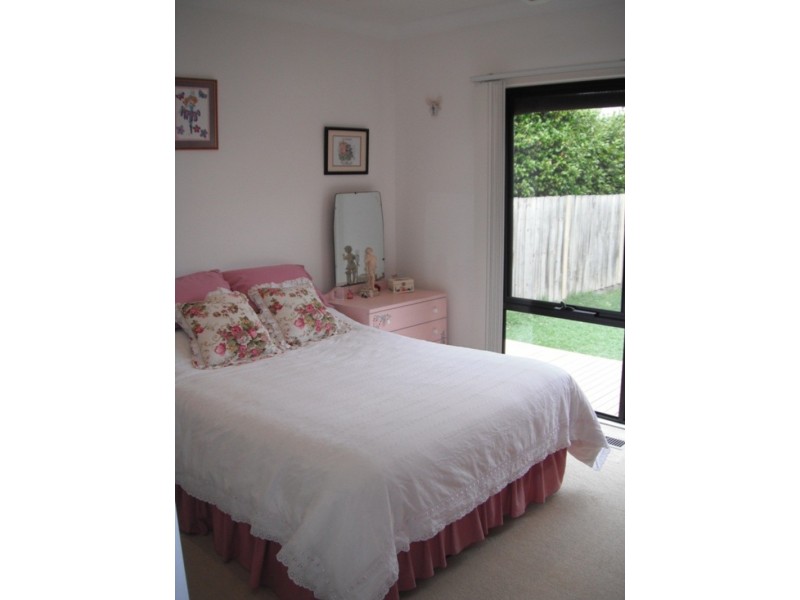 16 Longfellow Avenue, Mooroolbark VIC 3138