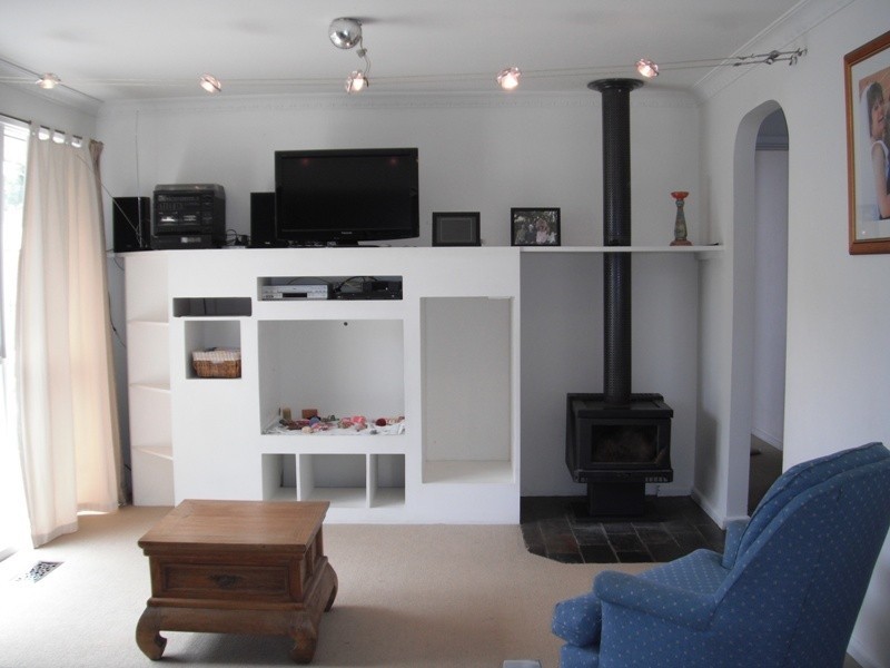 16 Longfellow Avenue, Mooroolbark VIC 3138