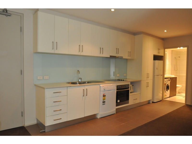 202/83 Queens Road, Melbourne VIC 3004