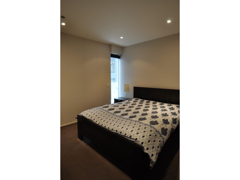 202/83 Queens Road, Melbourne VIC 3004