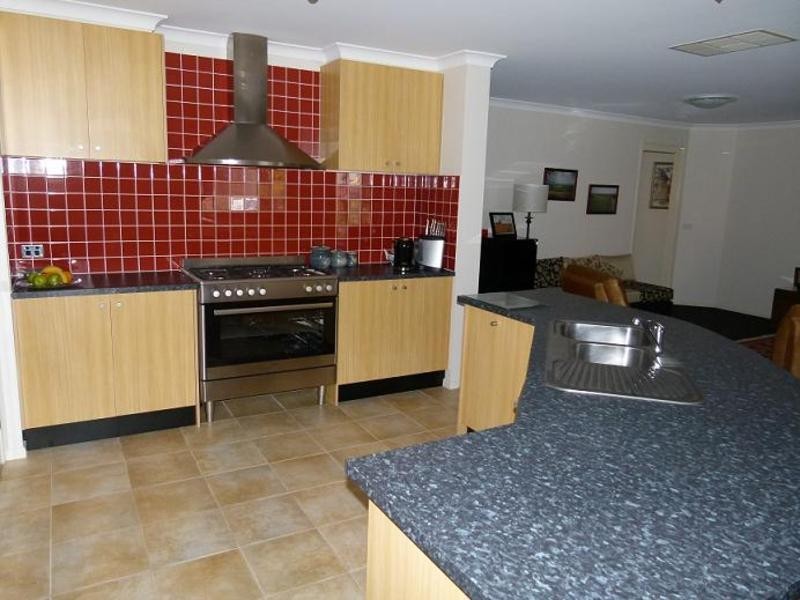 12 Ratcliffe Way, Lynbrook VIC 3975