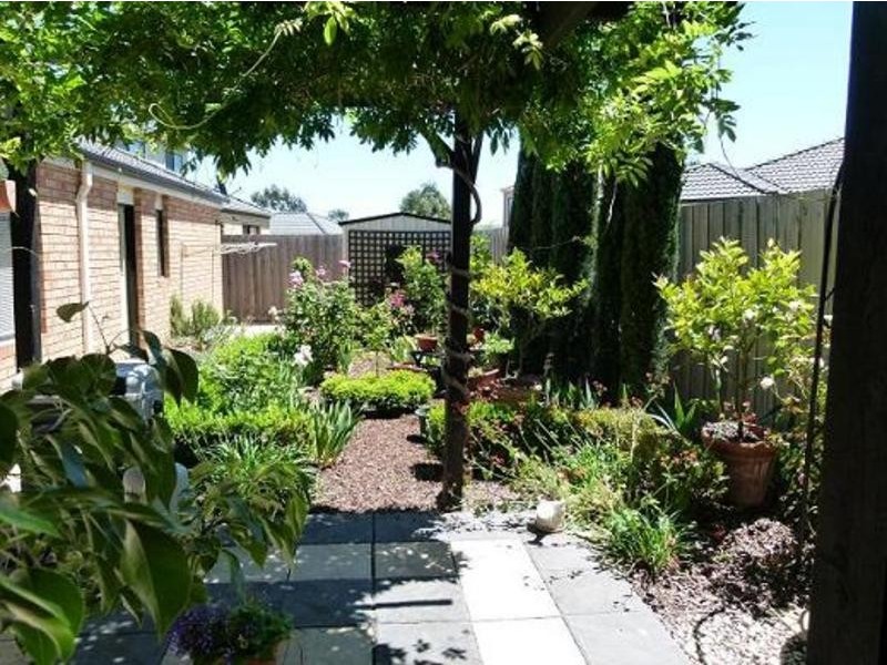 12 Ratcliffe Way, Lynbrook VIC 3975