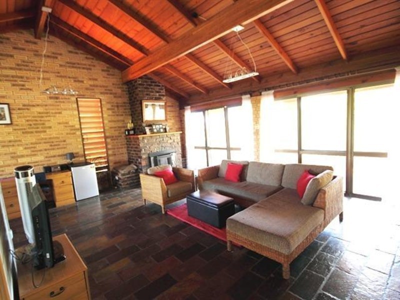 4 Ernest Street, Birkdale QLD 4159