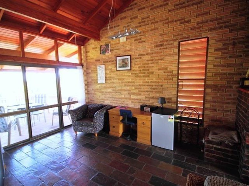 4 Ernest Street, Birkdale QLD 4159