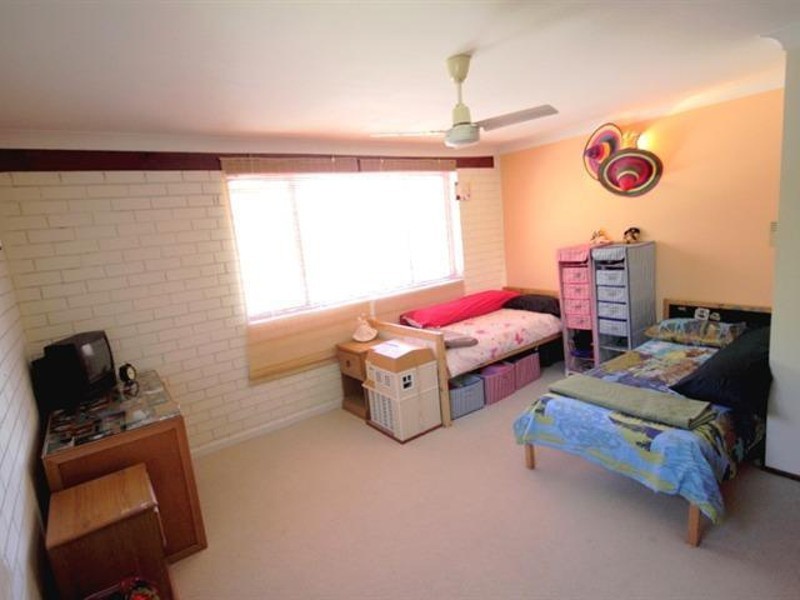 4 Ernest Street, Birkdale QLD 4159