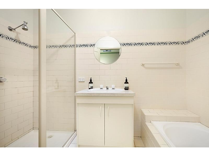 43 Eastwood Street, Kensington VIC 3031