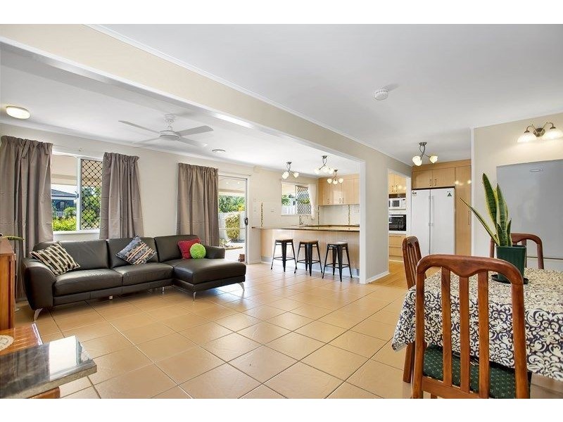 11 Pelican St, Slade Point QLD 4740