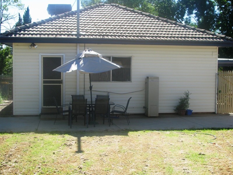 21 Nilma Ave, Mount Austin NSW 2650