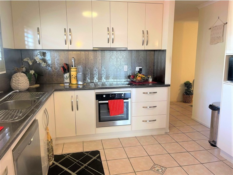 4 Harveys Road, Beaconsfield QLD 4740