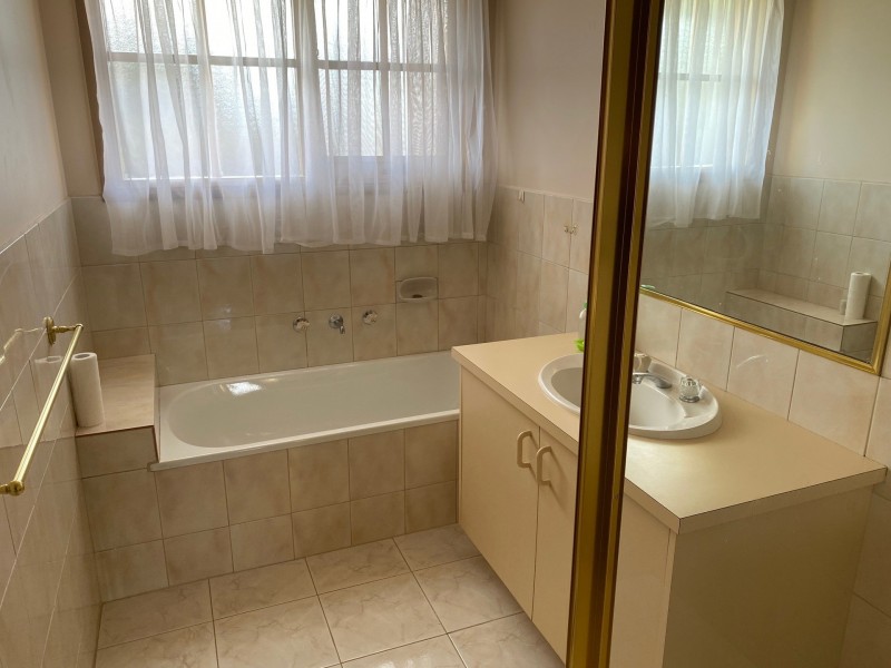 2/9 DEVON DRIVE, Doncaster East VIC 3109