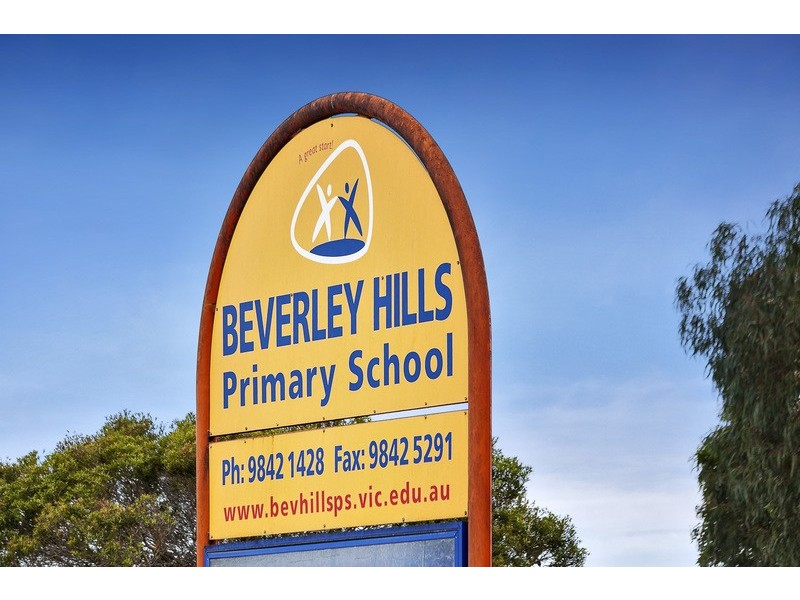 2/9 DEVON DRIVE, Doncaster East VIC 3109