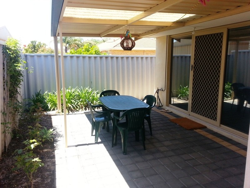 2/67 Mallard Way, Cannington WA 6107